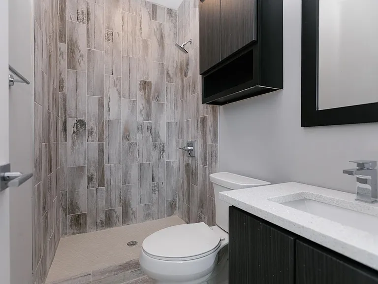 1906 Ingersoll St #B photo 3