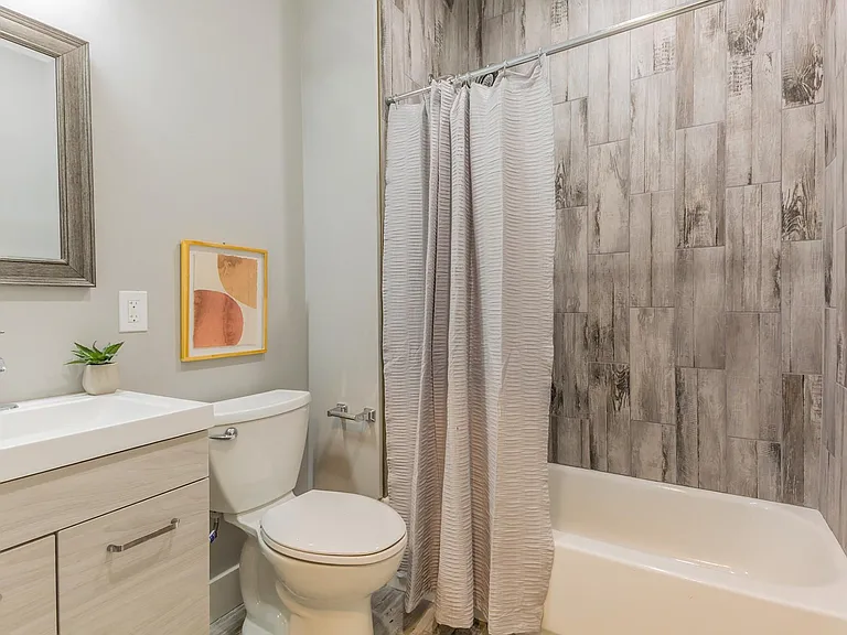 1321 N 19th St #C photo 4